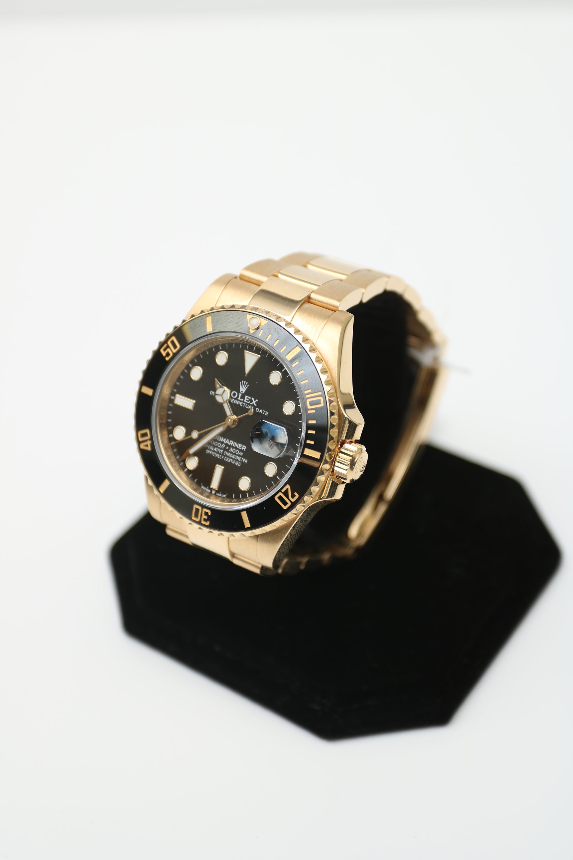 Rolex Submariner Black Dial on Oyster 126618LN
