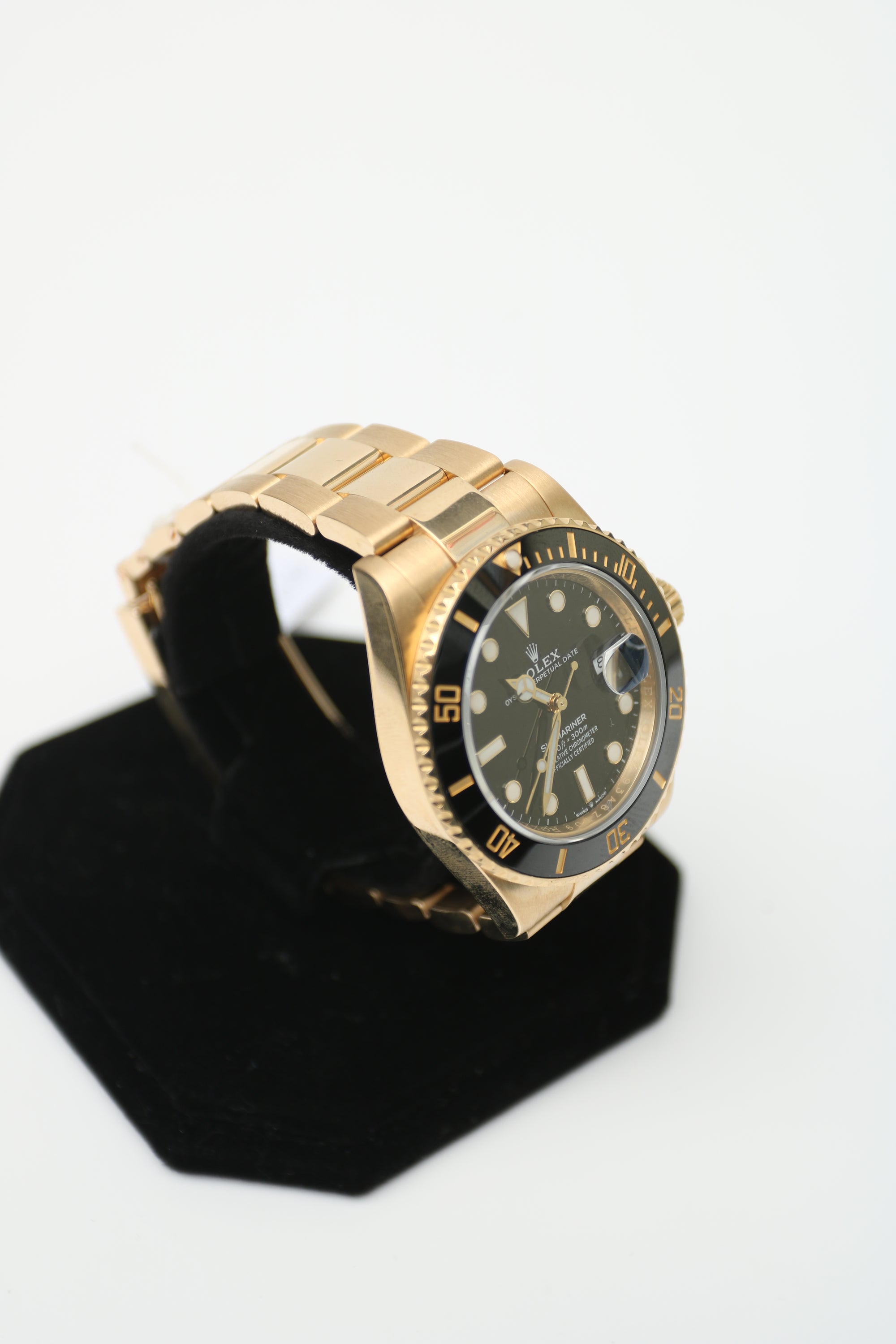 Rolex Submariner Black Dial on Oyster 126618LN