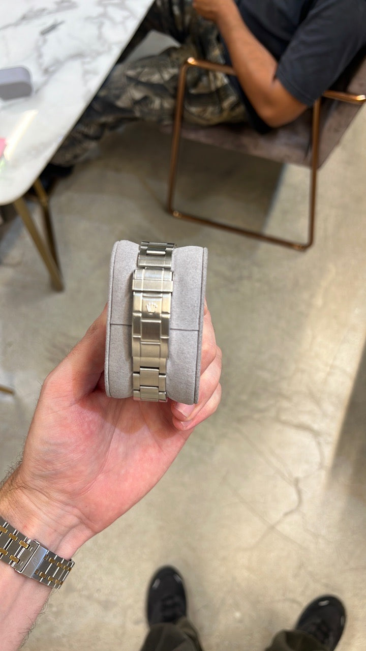 Rolex Sea-dweller Black Dial on Oyster 16600